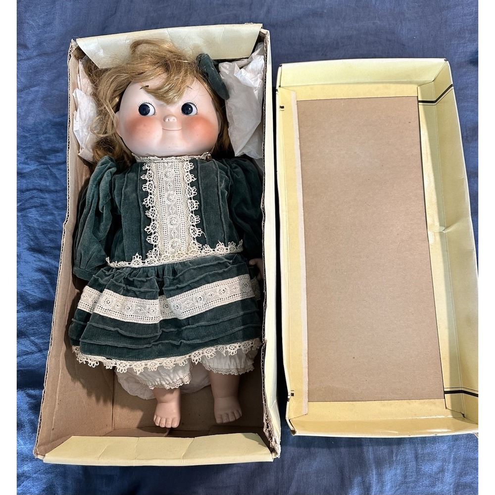 House of Global Art Dolly Dingle Limited Edition Porcelain Musical Doll 1983